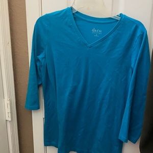 FINAL MARKDOWN Denim and company v neck tee small